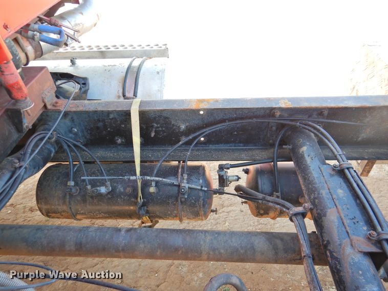 image for item DJ8470 2001 Western Star 4964FX  semi truck