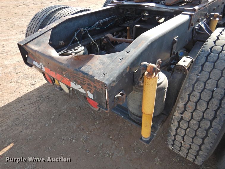 image for item DJ8470 2001 Western Star 4964FX  semi truck