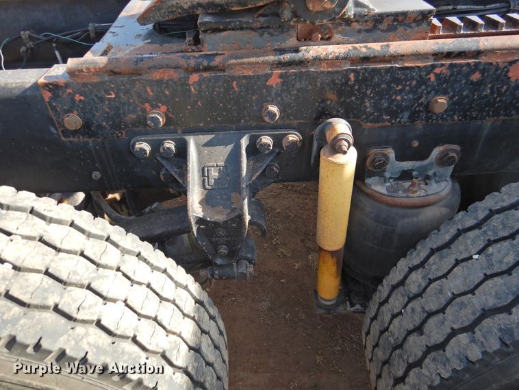 image for item DJ8470 2001 Western Star 4964FX  semi truck