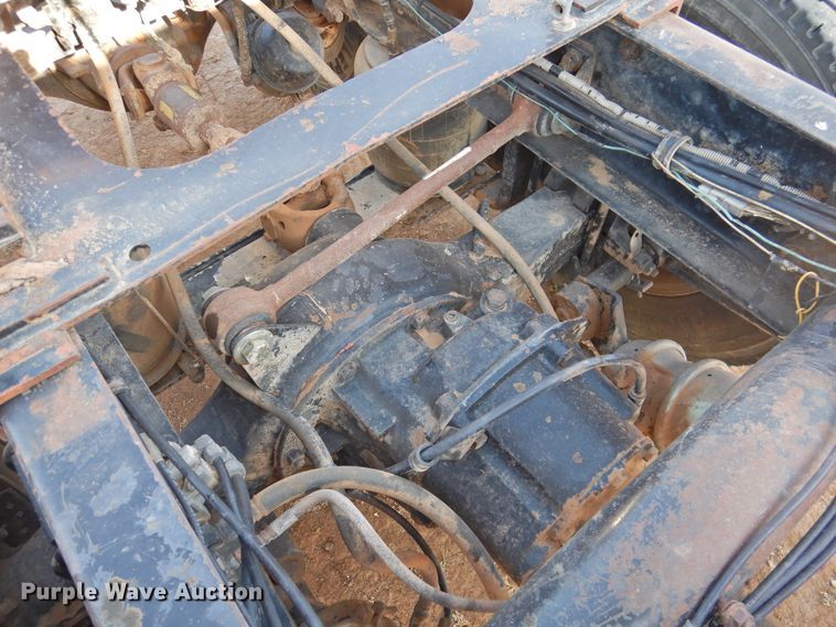 image for item DJ8470 2001 Western Star 4964FX  semi truck