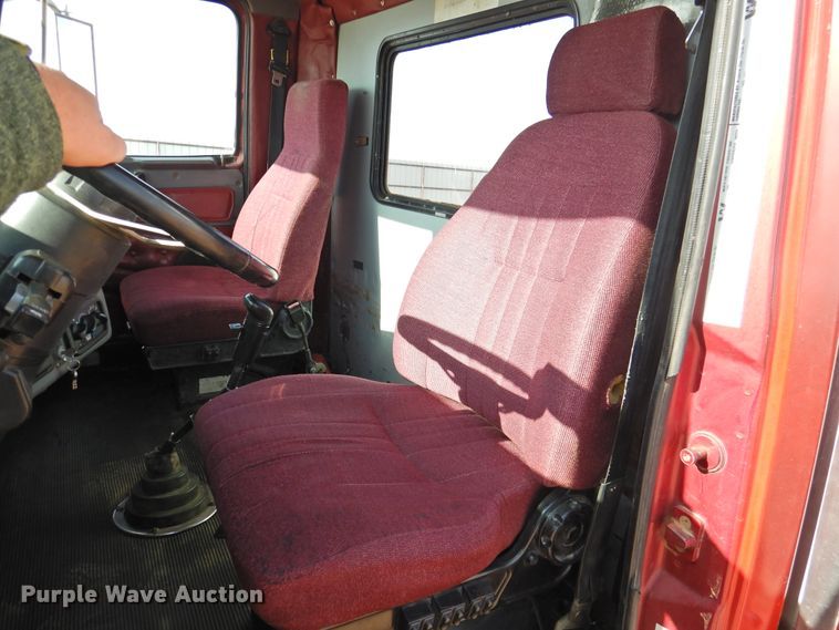 image for item DJ8470 2001 Western Star 4964FX  semi truck