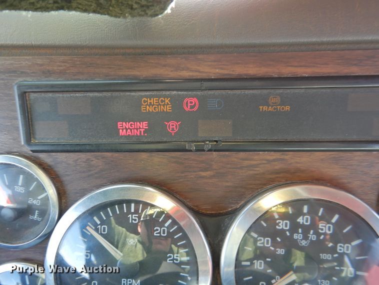 image for item DJ8470 2001 Western Star 4964FX  semi truck