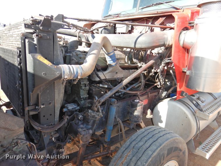 image for item DJ8470 2001 Western Star 4964FX  semi truck