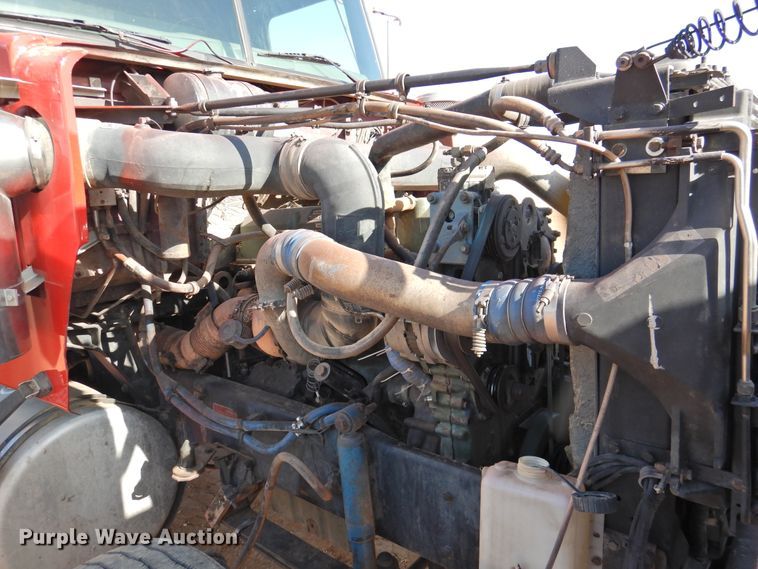 image for item DJ8470 2001 Western Star 4964FX  semi truck