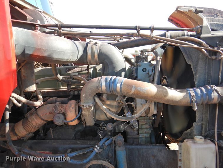 image for item DJ8470 2001 Western Star 4964FX  semi truck