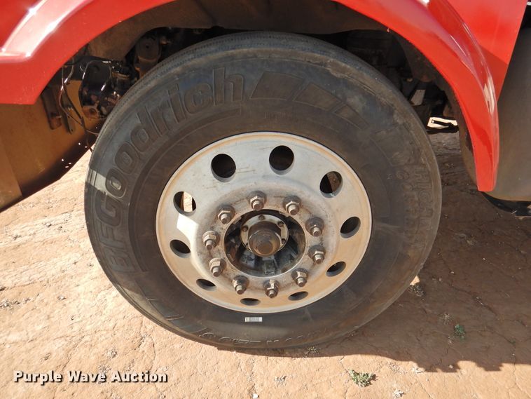 image for item DJ8470 2001 Western Star 4964FX  semi truck