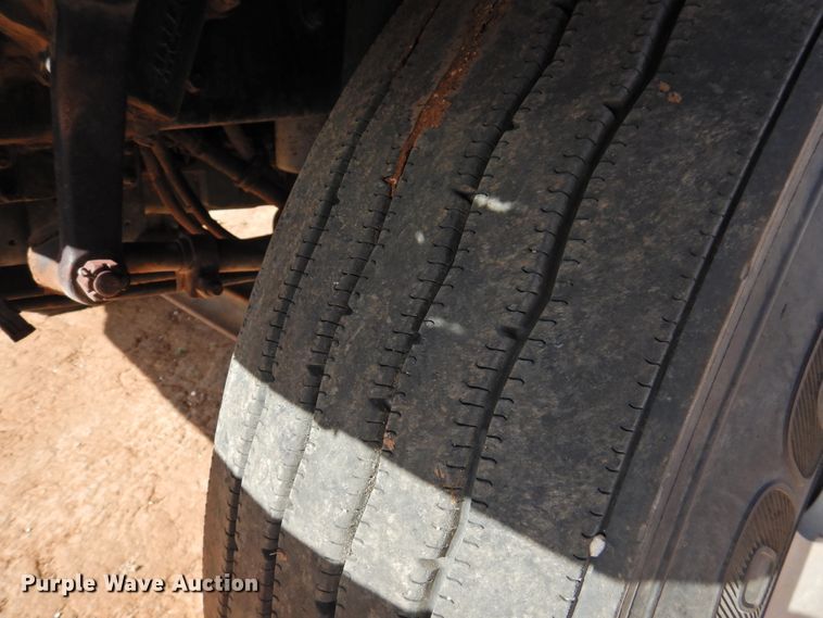 image for item DJ8470 2001 Western Star 4964FX  semi truck