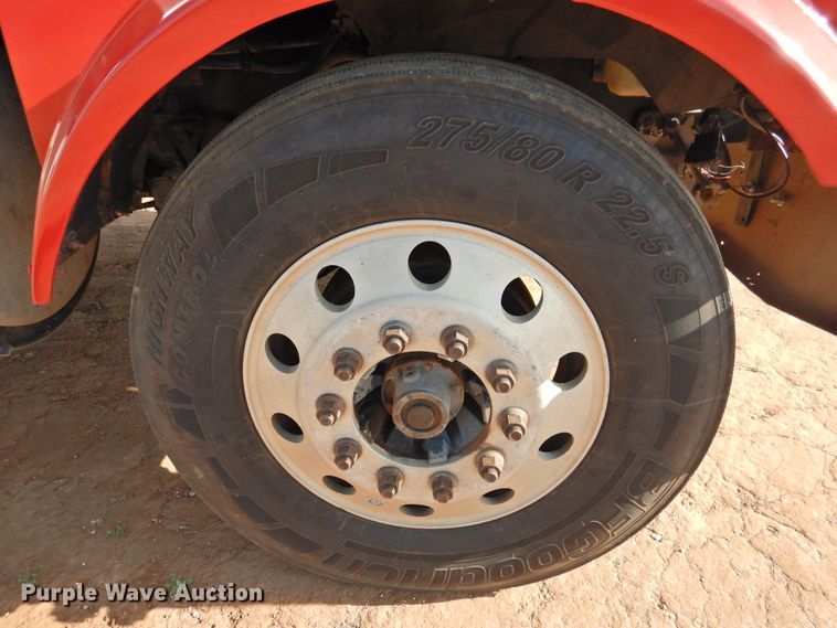 image for item DJ8470 2001 Western Star 4964FX  semi truck