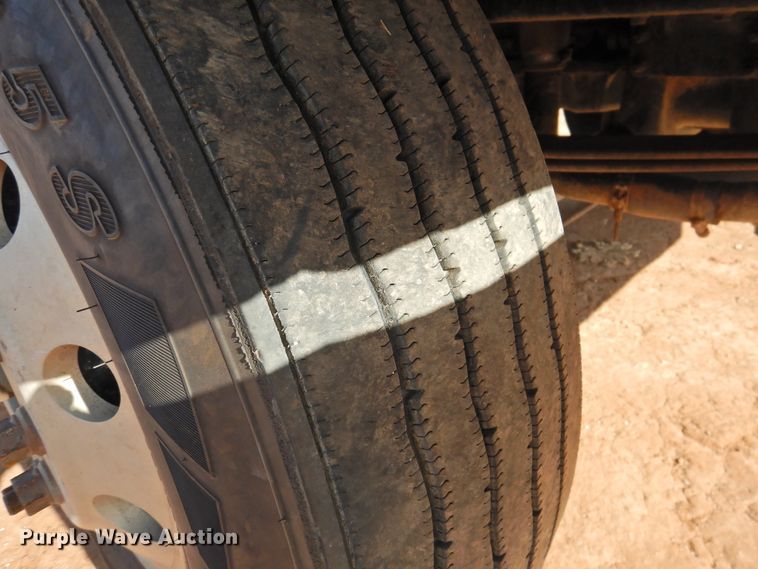 image for item DJ8470 2001 Western Star 4964FX  semi truck