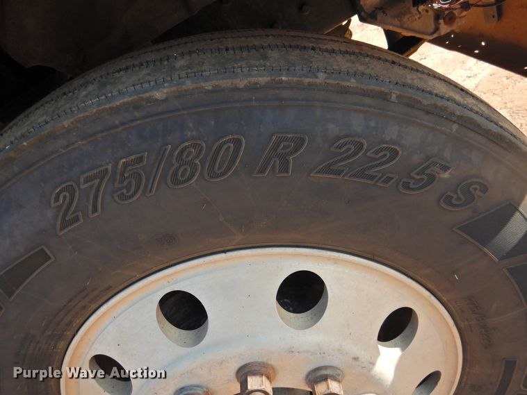 image for item DJ8470 2001 Western Star 4964FX  semi truck