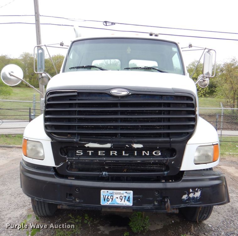 image for item DJ8748 2001 Sterling A9500  semi truck