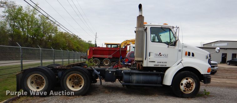 image for item DJ8748 2001 Sterling A9500  semi truck