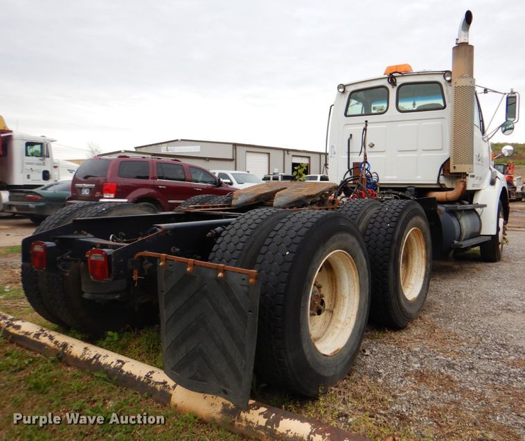 image for item DJ8748 2001 Sterling A9500  semi truck
