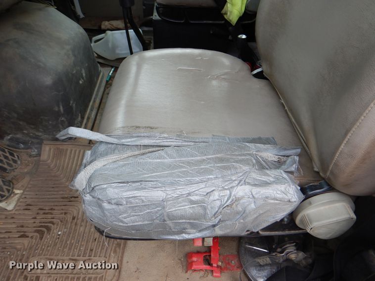 image for item DJ8748 2001 Sterling A9500  semi truck