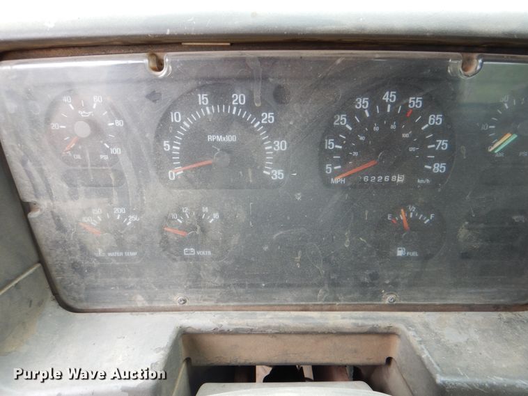 image for item DJ8748 2001 Sterling A9500  semi truck