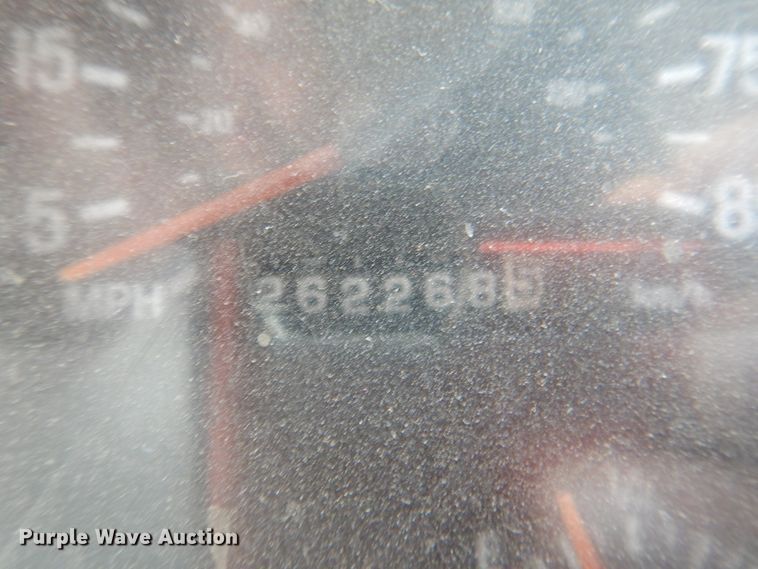 image for item DJ8748 2001 Sterling A9500  semi truck