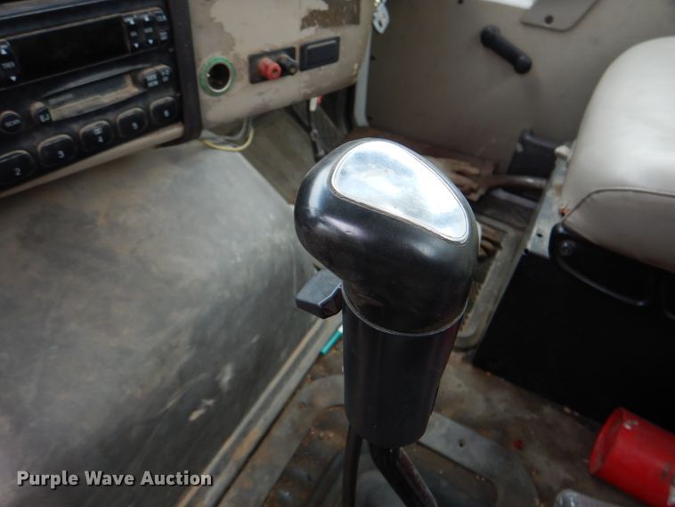 image for item DJ8748 2001 Sterling A9500  semi truck