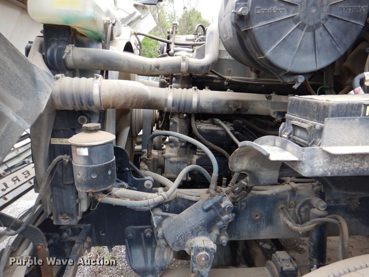 image for item DJ8748 2001 Sterling A9500  semi truck