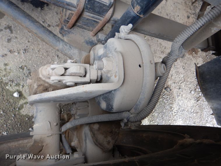 image for item DJ8748 2001 Sterling A9500  semi truck