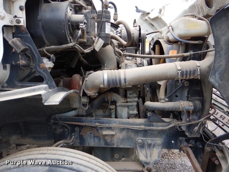 image for item DJ8748 2001 Sterling A9500  semi truck