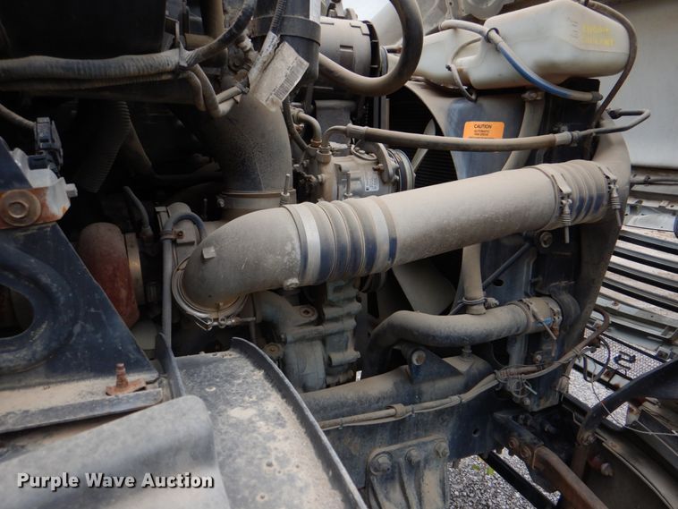 image for item DJ8748 2001 Sterling A9500  semi truck