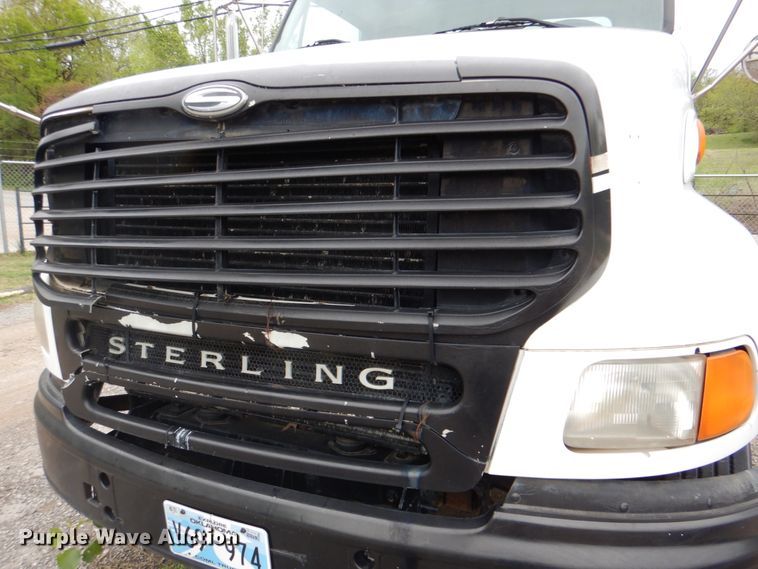 image for item DJ8748 2001 Sterling A9500  semi truck