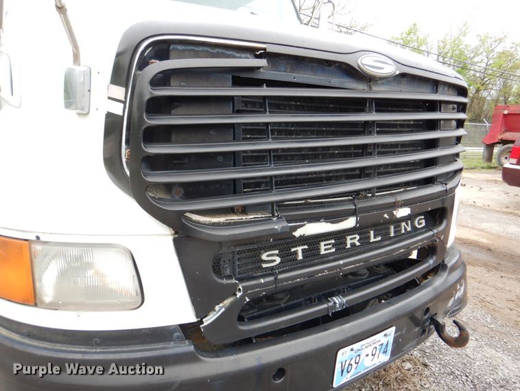 image for item DJ8748 2001 Sterling A9500  semi truck