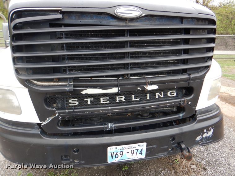 image for item DJ8748 2001 Sterling A9500  semi truck