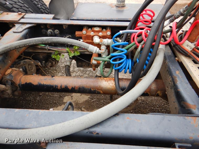 image for item DJ8748 2001 Sterling A9500  semi truck