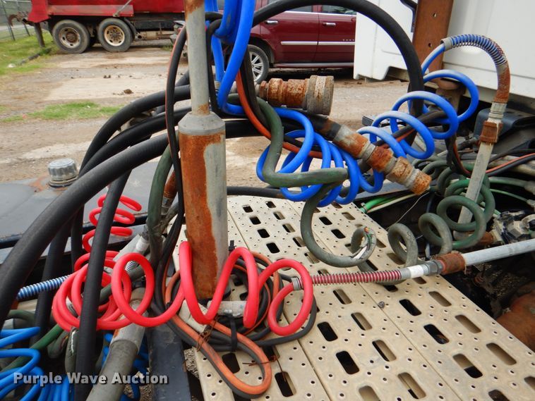 image for item DJ8748 2001 Sterling A9500  semi truck