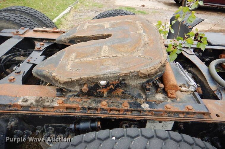 image for item DJ8748 2001 Sterling A9500  semi truck