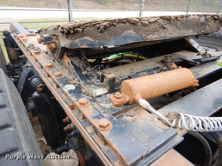 image for item DJ8748 2001 Sterling A9500  semi truck