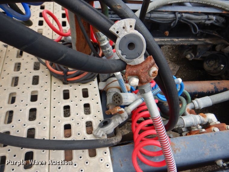 image for item DJ8748 2001 Sterling A9500  semi truck