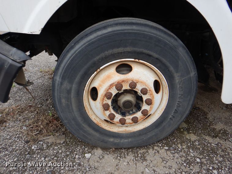 image for item DJ8748 2001 Sterling A9500  semi truck