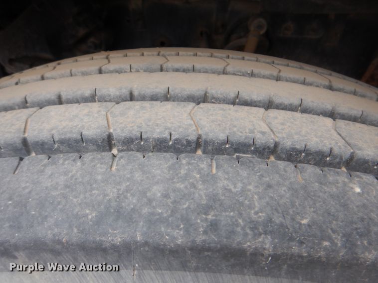 image for item DJ8748 2001 Sterling A9500  semi truck