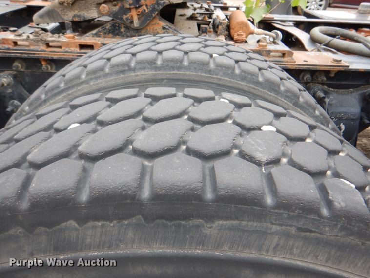 image for item DJ8748 2001 Sterling A9500  semi truck