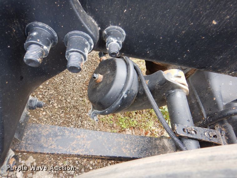 image for item DJ8748 2001 Sterling A9500  semi truck