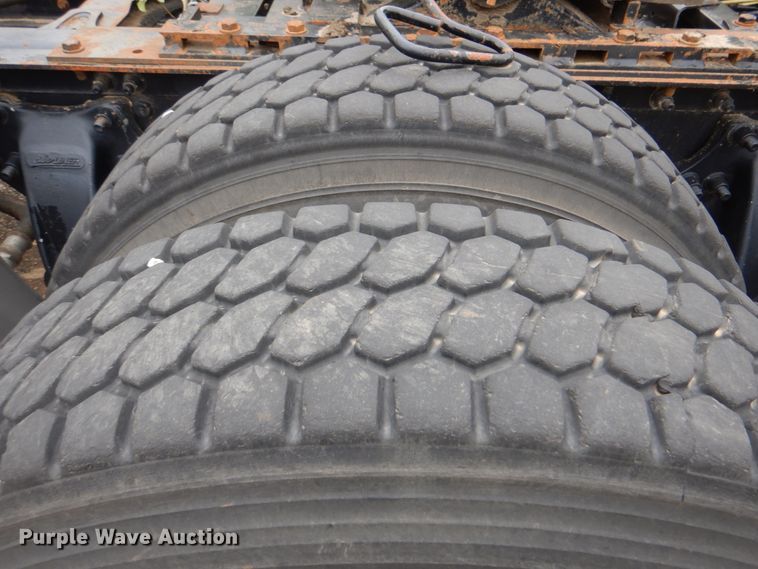 image for item DJ8748 2001 Sterling A9500  semi truck