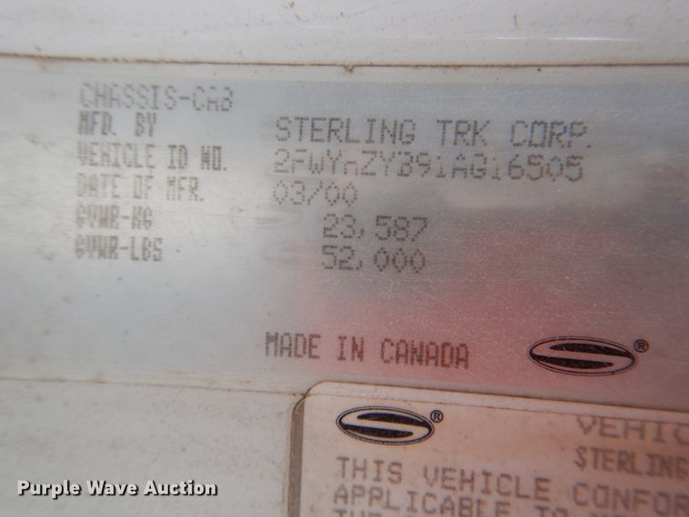 image for item DJ8748 2001 Sterling A9500  semi truck