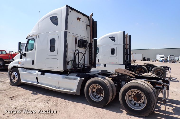 image for item DK4678 2013 Freightliner Cascadia  semi truck
