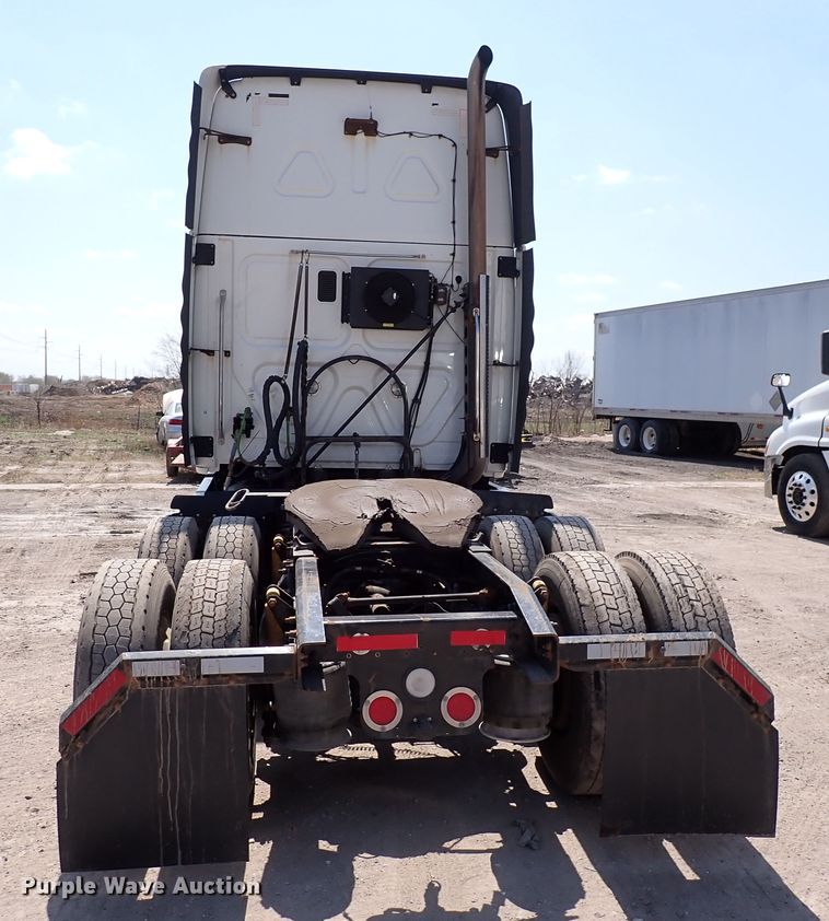 image for item DK4678 2013 Freightliner Cascadia  semi truck