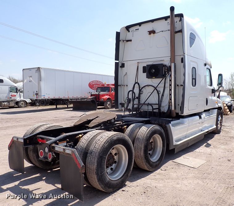 image for item DK4678 2013 Freightliner Cascadia  semi truck