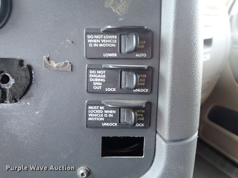 image for item DK4678 2013 Freightliner Cascadia  semi truck