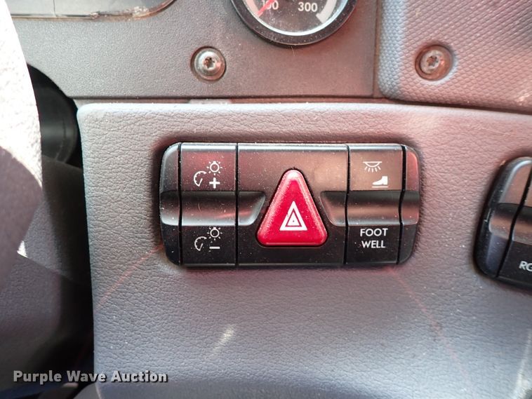 image for item DK4678 2013 Freightliner Cascadia  semi truck