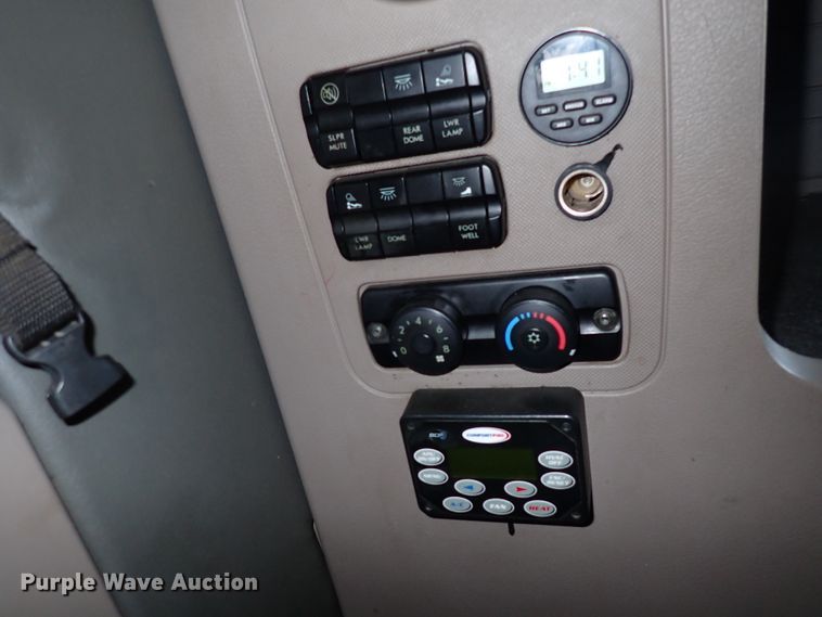 image for item DK4678 2013 Freightliner Cascadia  semi truck