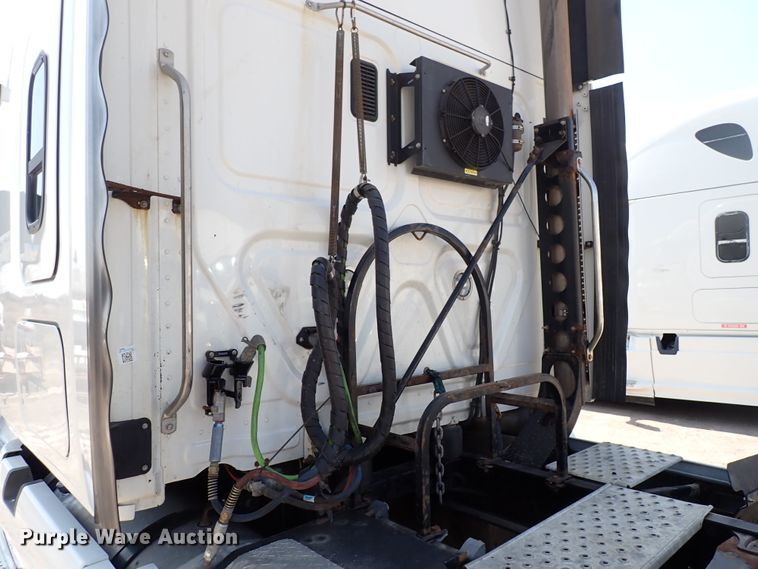 image for item DK4678 2013 Freightliner Cascadia  semi truck