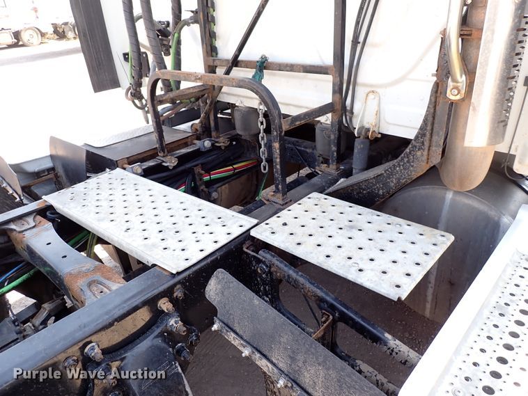 image for item DK4678 2013 Freightliner Cascadia  semi truck