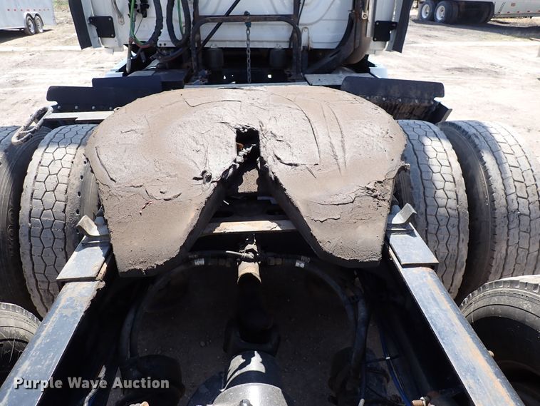 image for item DK4678 2013 Freightliner Cascadia  semi truck