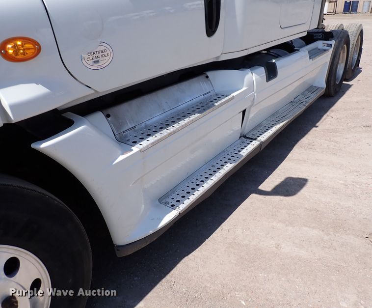 image for item DK4678 2013 Freightliner Cascadia  semi truck