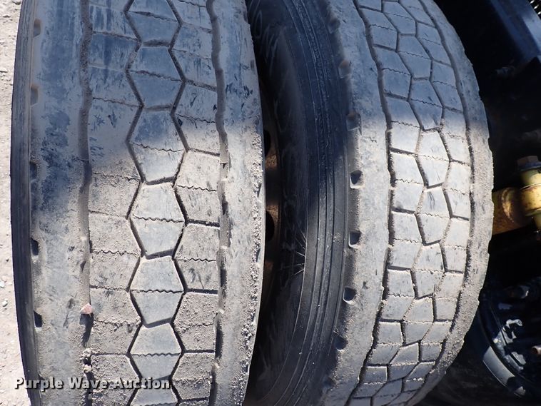 image for item DK4678 2013 Freightliner Cascadia  semi truck